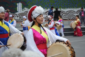 Traditional Samul Nori dance performance in Insadong, Seoul, South Korea